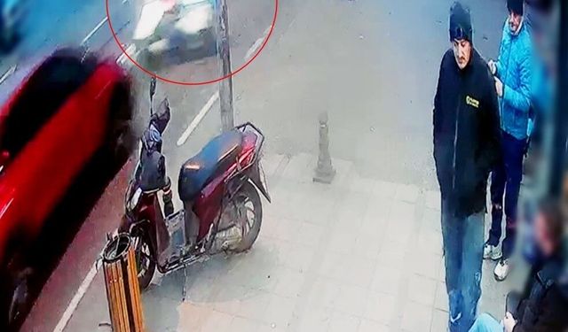 Çorlu'da otomobille çarpışan motosikletlinin yaralandığı kaza kamerada