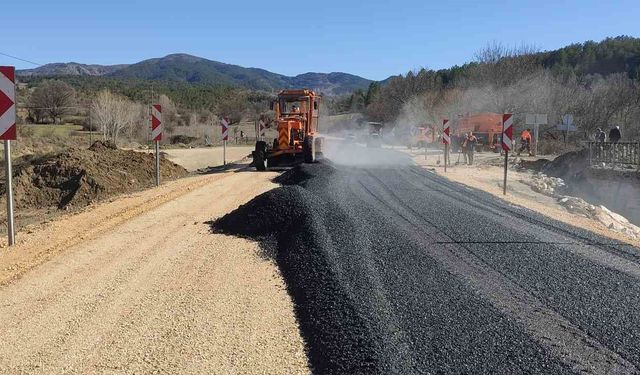 Çorum'da ayağı çöken köprüye alternatif yapılan yolda çalışmalarda sona gelindi