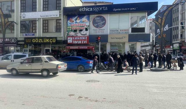 Çorum'da balıkçı baba ve oğlu 100 kasa ücretsiz balık dağıttı