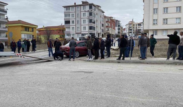 Çorum'da minibüs ile otomobil çarpıştı: 5 yaralı