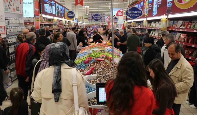 Denizli'de Ramazan Bayramı öncesi indirim kampanyaları yoğun ilgi görüyor