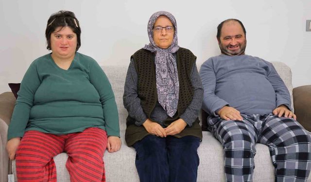 Depremzede anne iki down sendromlu çocuğuyla yeni evine kavuştu