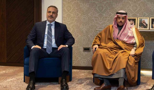 Dışişleri Bakanı Fidan, Katarlı ve Ürdünlü mevkidaşları ile bir araya geldi