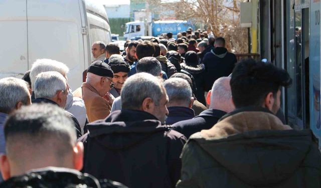 Diyarbakır'da 'APP plaka' kuyruğu