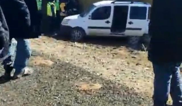 Diyarbakır'da araç evin duvarına çarptı: 2 yaralı