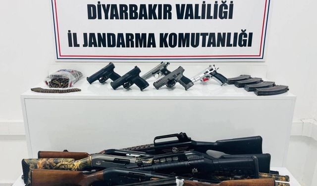 Diyarbakır'da jandarma operasyonlarında çok sayıda silah ve aparatı ele geçirildi