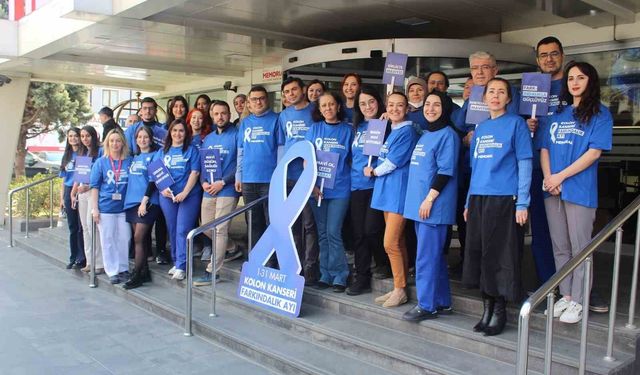 Dünyada en sık görülen 3. kanser türüne mavi tişörtlerle dikkat çektiler