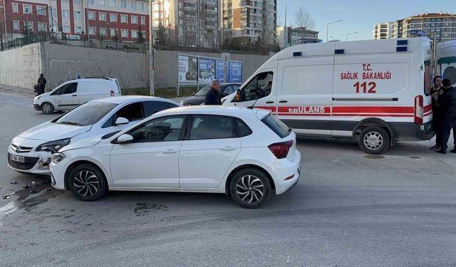 Edirne'de iki otomobil çarpıştı: 2 yaralı