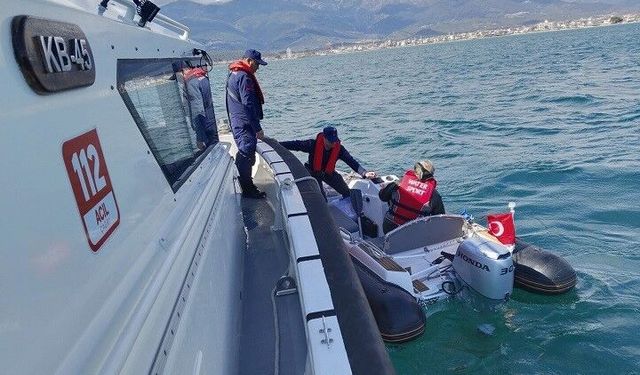 Edremit'te botta mahsur kalan şahıs kurtarıldı