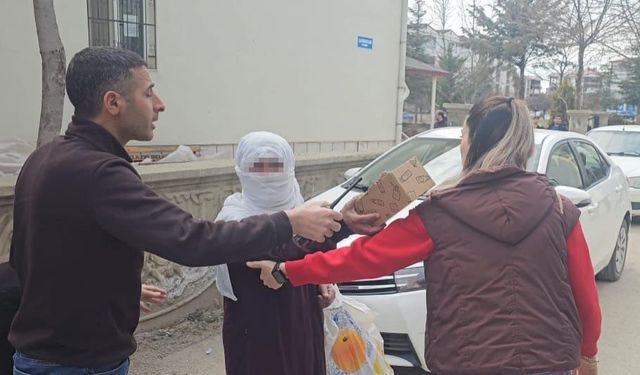 Elazığ'da dilenci zabıtalara yakalandı: 'Al senin olsun' diyerek parayı teklif etti