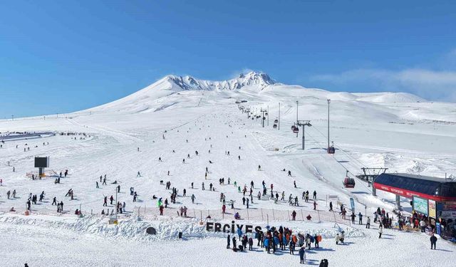 Erciyes, ara tatil ve Ramazan Bayramı'nda kayakseverleri bekliyor