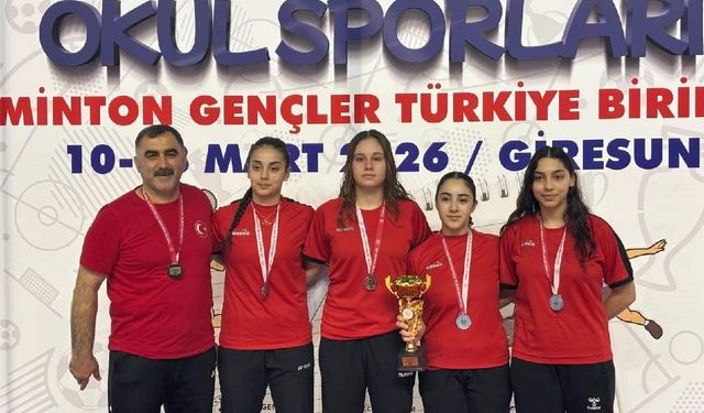 Erzincan Anadolu Lisesi badmintonda Türkiye ikincisi oldu