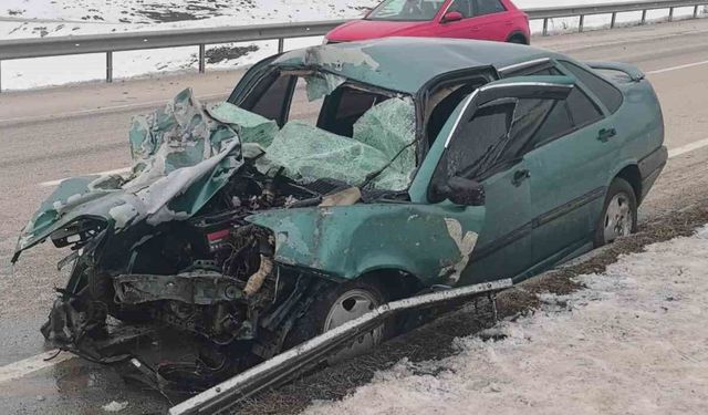 Erzurum-Pasinler yolunda trafik kazası: 1'i ağır 3 yaralı