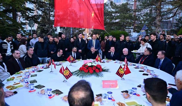 Eskişehir Taraftarlar Birliği Derneği tarafından iftar programı düzenlendi