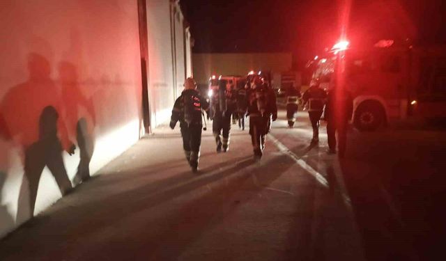 Fabrika yangını itfaiye tarafından söndürüldü