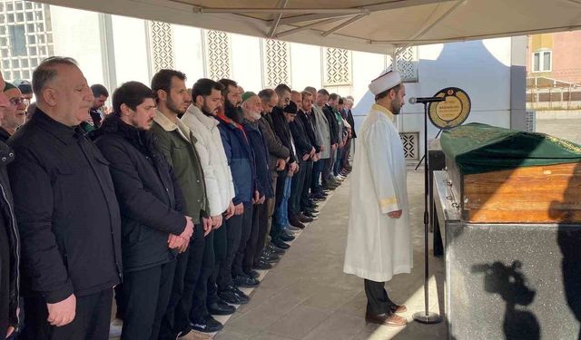 Futbolcu Mesut Özdemir'in babası Kocaeli'de son yolculuğuna uğurlandı