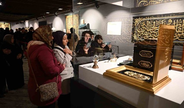 Gaziantep'te Mukaddes Emanetler Sergisi ziyaretçi akınına uğruyor