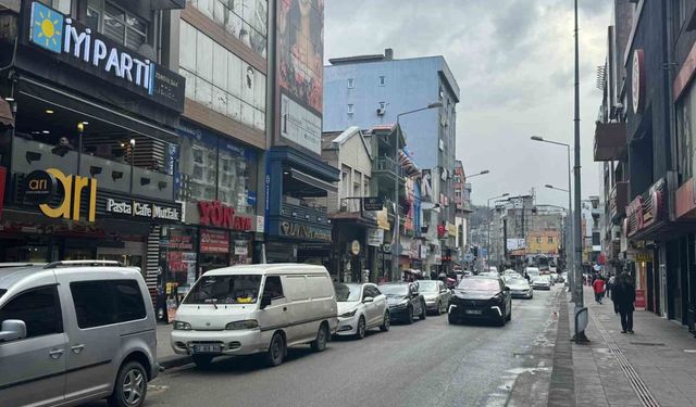 Gazipaşa Caddesi'nde hatalı parklara sürücüler isyan etti