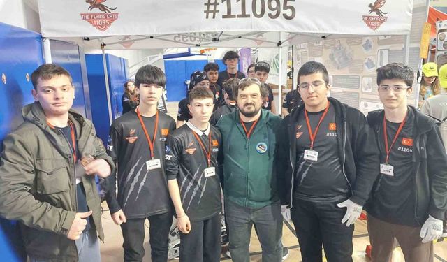 Gebze'nin Robotik Takımları Turknet'in Gigafiber'i ile desteklediği FRC'de