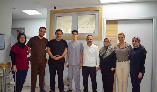 Genç futbolcuya hayat kurtaran müdahale