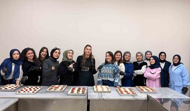 Gençler Güllaç yapımını öğrendi