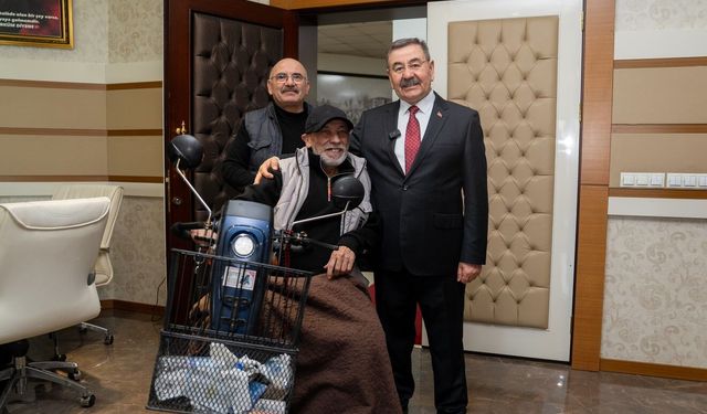 Gölbaşı Belediye Başkanı Odabaşı, vatandaş ve personelle bayramlaştı