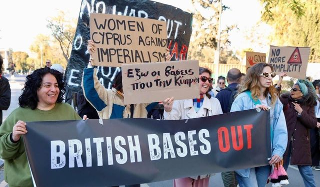 Güney Kıbrıs'ta fırlatma rampası protestosu