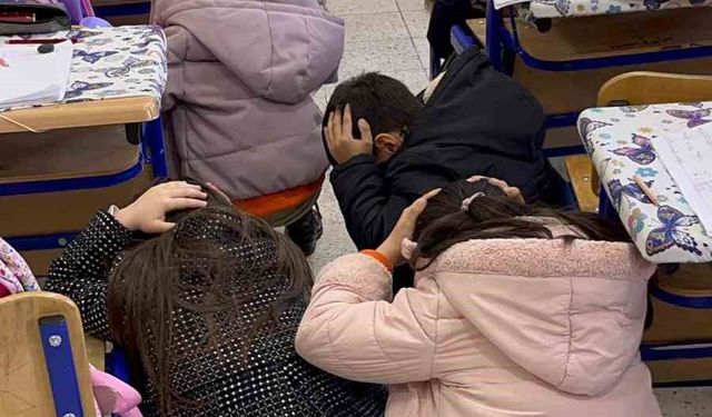 Güzelyurt'ta ilkokul öğrencilerine yangın ve deprem tatbikatı