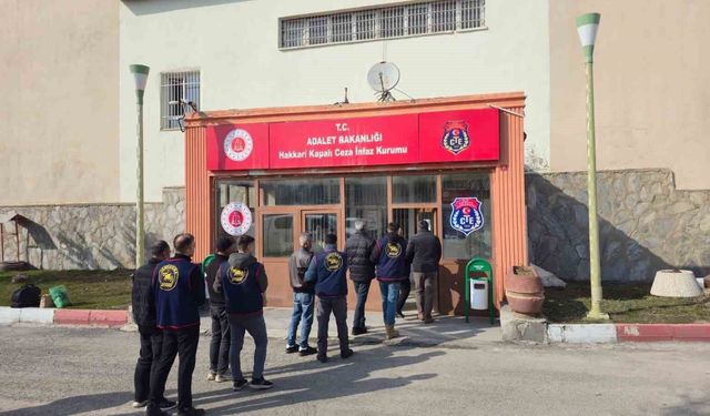 Hakkari'de 25 yıl hapis cezası bulanan 5 şahıs yakalandı