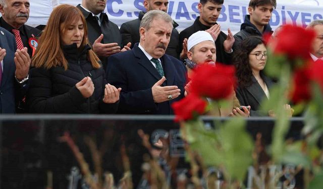 Helikopterin düşmesi sonucu BBP Genel Başkanı Muhsin Yazıcıoğlu ile birlikte hayatını kaybeden İsmail Güneş ve 4 kişi mezarları başında anıldı