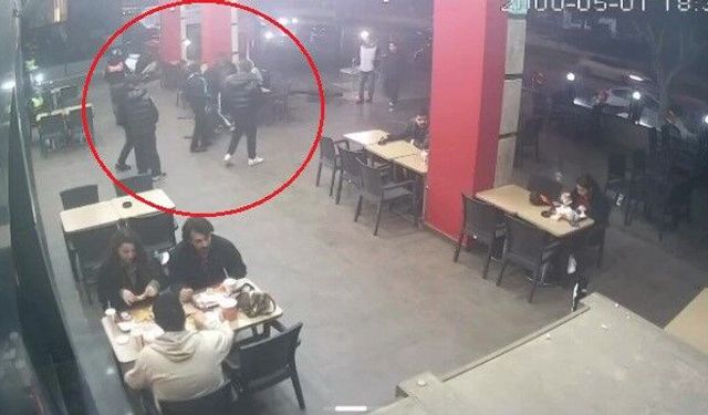 Hiç tanımadıkları genci 'Neden bakıyorsun' diye darp edip burnunu kırdılar