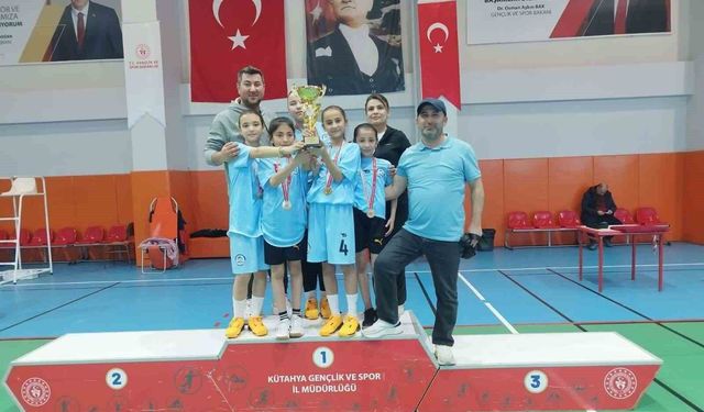 Hisarcık Şehitler Ortaokulu'nun badminton başarısı