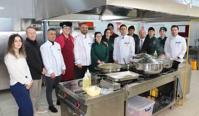 İftar hazırlığı yapamayan muhtaç ailelerin iftarı lise öğrencilerinden