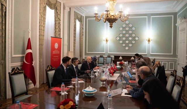 İletişim Başkanı Duran: 'Ülkemiz; jeostratejik konumu, askerî kapasitesi ve caydırıcılık unsurlarıyla, Soğuk Savaş'tan günümüze NATO'nun kolektif savunma mimarisinde vazgeçilmez bir merkez ülke ve jeopolitik denge unsurudur' dedi.