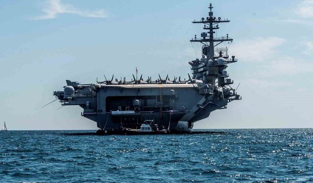 İran, ABD'ye ait USS Abraham Lincoln uçak gemisine füze saldırısı düzenledi