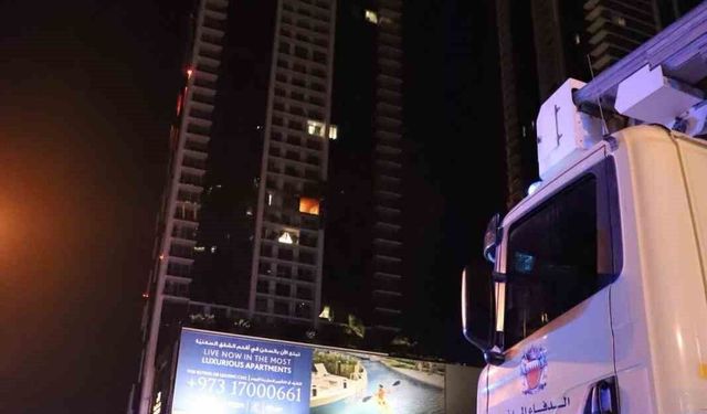 İran, Bahreyn'de otel ve 2 konutu hedef aldı