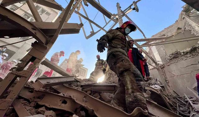 İran Kızılay: 'ABD-İsrail saldırılarında 9 bin 669 sivil yapı hasar gördü'