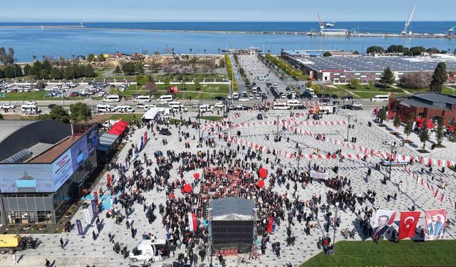 İstiklal Meydanı'na görkemli açılış
