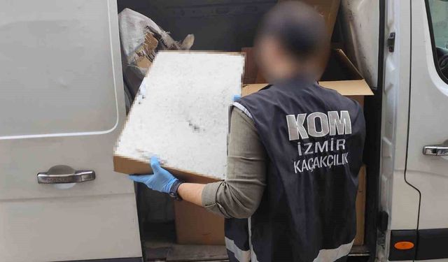 İzmir'de 4,5 milyon lira değerinde kaçak tütün mamulü ele geçirildi