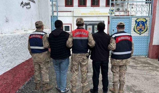 Jandarmadan nokta operasyon: 15 yılı aşkın cezası bulunan 2 firari yakalandı