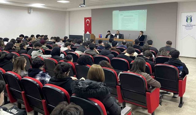 Kamu ve sektör temsilcileri tecrübelerini öğrencilerle paylaştı
