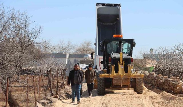Karaköprü'de kırsal yollarda çalışmalar sürüyor
