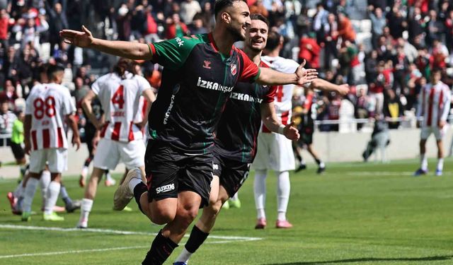 Karşıyaka'da Ömer Faruk 9 maçta 9 gol attı