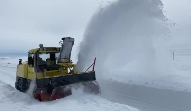 Kars'ta 25 köy yolu ulaşıma kapandı, ekipler seferber oldu