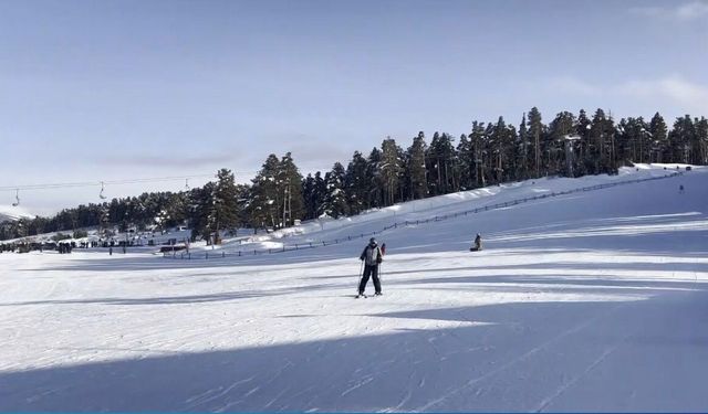 Kars'ta kayak sezonu Nisan'a uzadı
