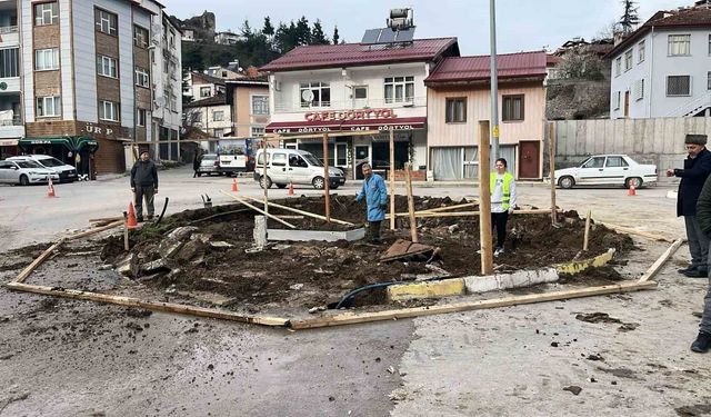 Kavşak ortasında kalan tarihi mezar için ihya çalışması başlatıldı