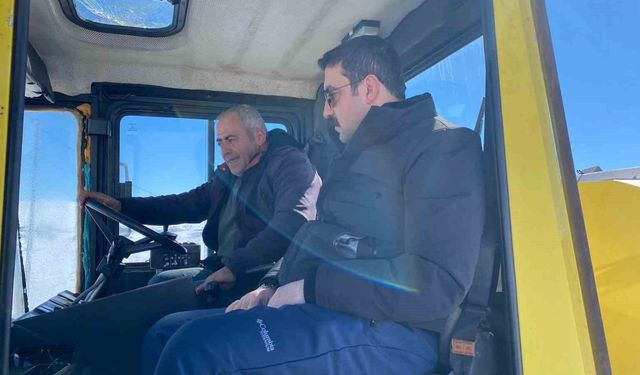 Kaymakam Akköz, karla mücadele çalışmalarını yerinde inceledi