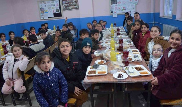 Kaymakam Koşansu öğrencilerle iftar sofrasında buluştu