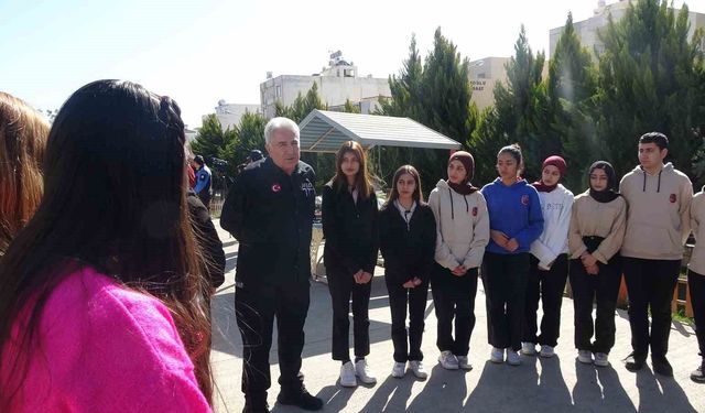 Kilis'te lise öğrencilerinden deprem tatbikatı