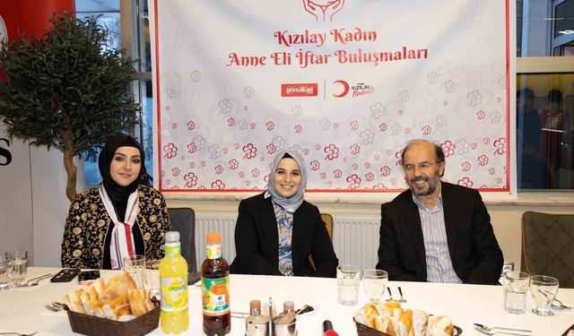 Kızılay Kadın'dan anlamlı iftar: Yetimler unutulmadı